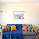 Ericeira Beach Apartment * 埃里塞拉