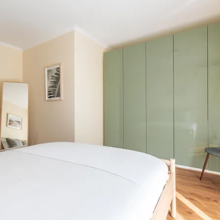 Ericeira Beach Apartment شقة *