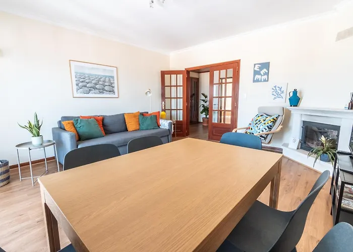 Ericeira Beach Apartment شقة *