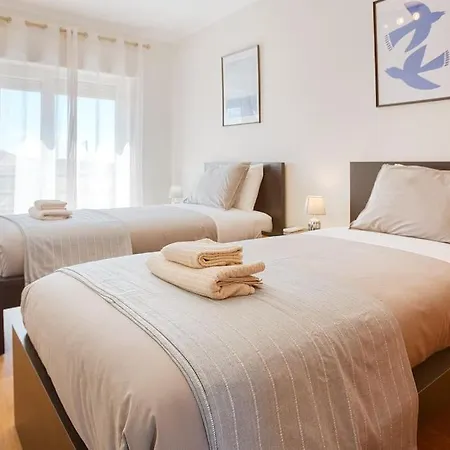 Ericeira Beach Apartment דירה *