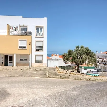 Ericeira Beach Apartment דירה *