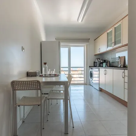Ericeira Beach Apartment * אריסרייה