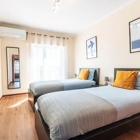 Ericeira Beach Apartment דירה *